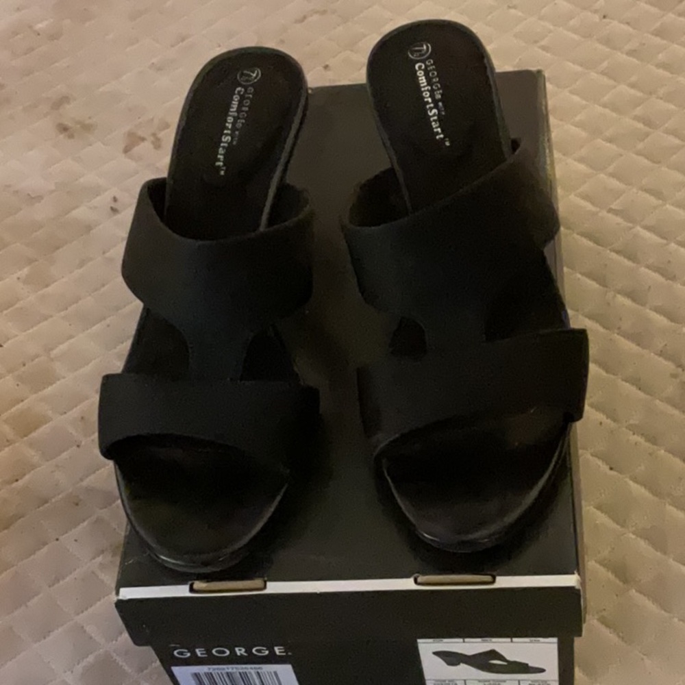 Women’s size 7.5 shoes by George.